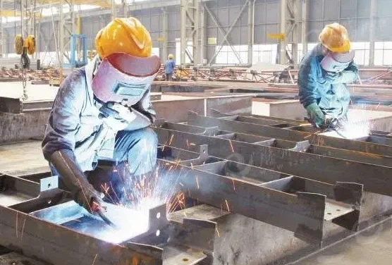 Obróbka krawędzi elementów stalowych